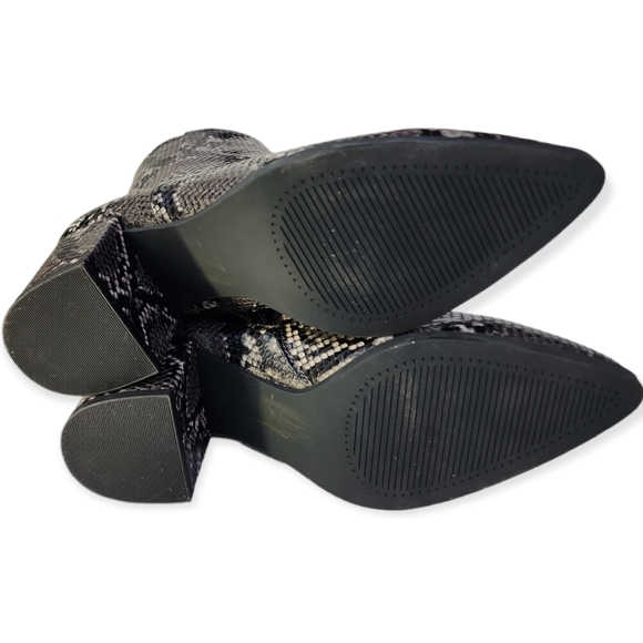 NWOB Madden Girl Dafnii Snake Print Ankle Boots Women's Size 6.5 Gray Black - Picture 7 of 9